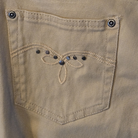 Tan Straight Leg Cropped Pants Unknown Brand Women's 8 Back Embroidery & Studs - Picture 6 of 13